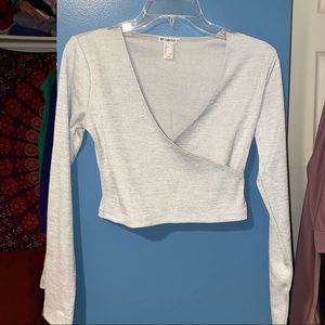 Long sleeve light gray shirt